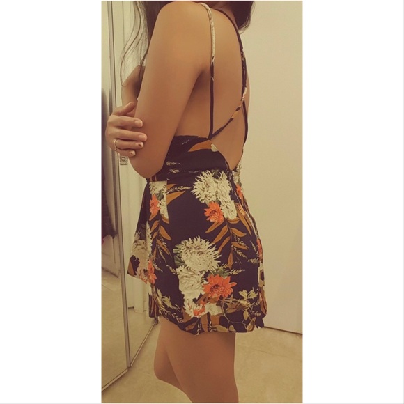Backless Floral Print Short Jumpsuit - Picture 6 of 8